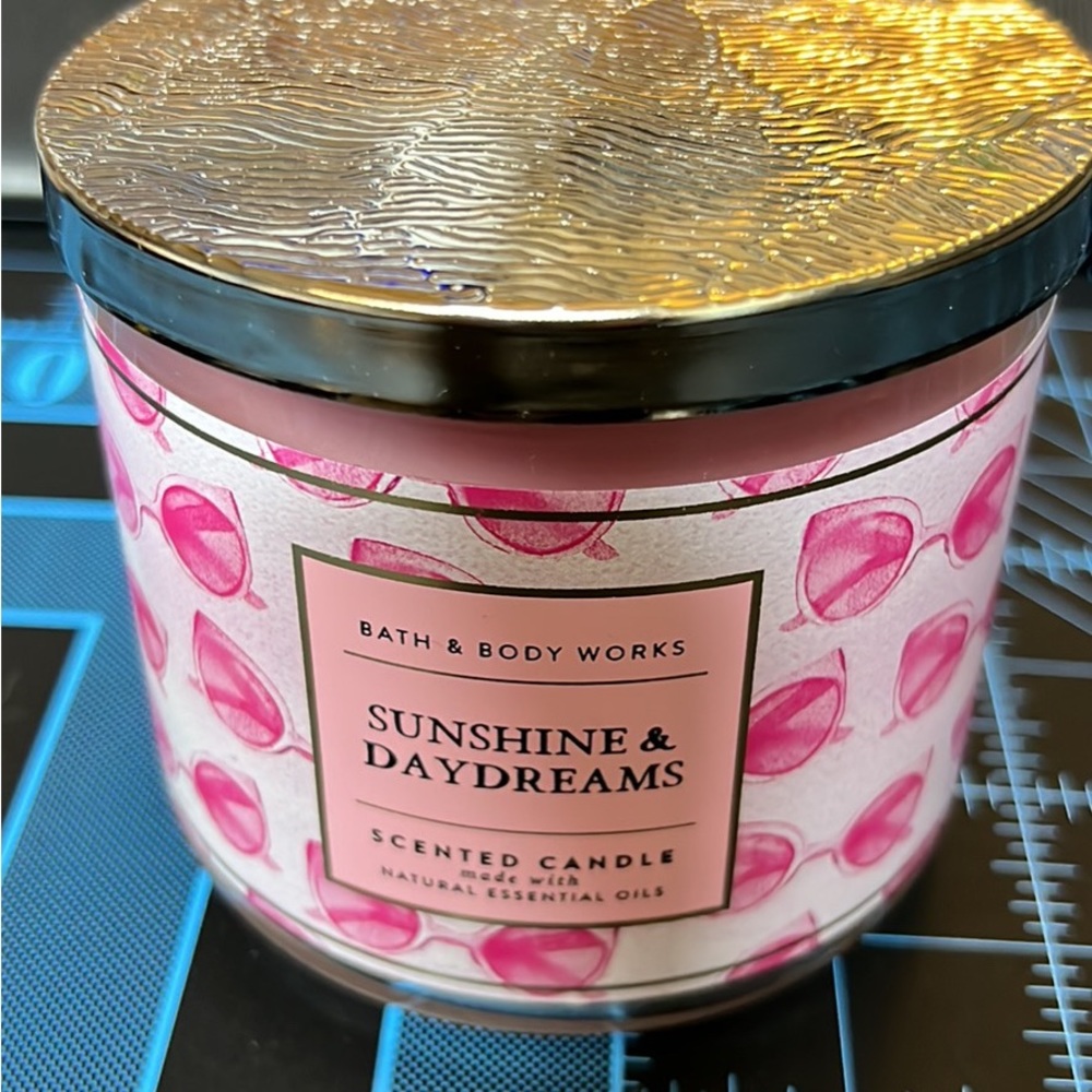 Bath and Body Works 3 Wick Candle Sunshine and Daydreams
